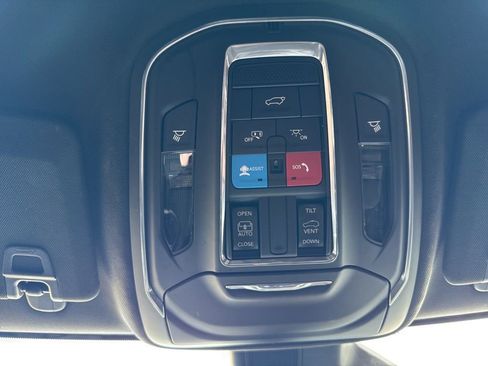 Used 2023 Jeep Grand Cherokee Altitude RWD image 21