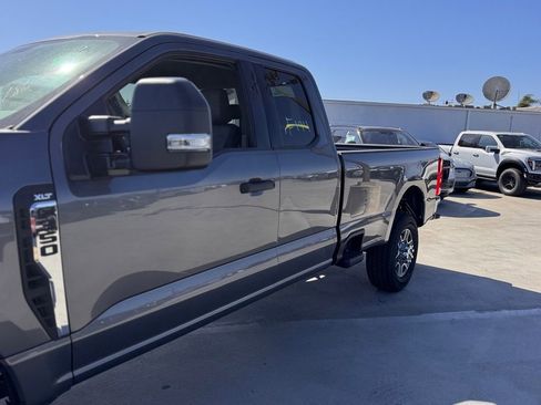 New 2025 Ford F350 XLT w/ FX4 Off-Road Package AWD/4WD image 9
