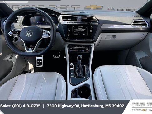 Used 2024 Volkswagen Tiguan SE R-Line FWD image 13