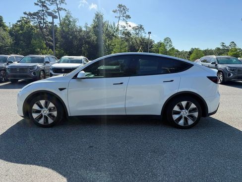Used 2022 Tesla Model Y Long Range image 15