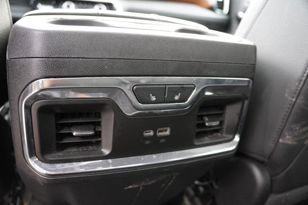 Used 2024 GMC Sierra 1500 Denali AWD/4WD image 4