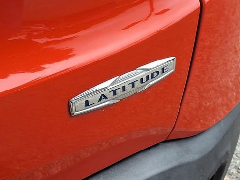 Used 2015 Jeep Renegade Latitude w/ Popular Equipment Group FWD image 8