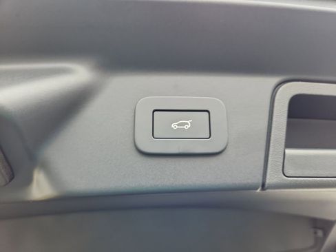 Used 2026 Land Rover Range Rover Velar S AWD/4WD image 14