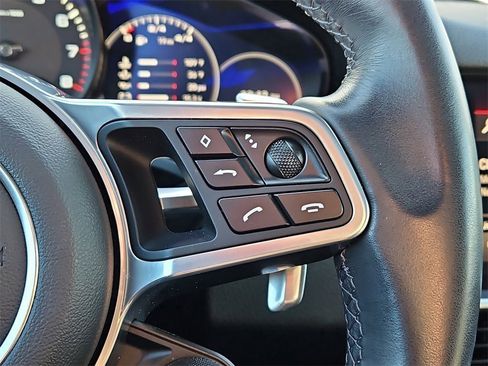 Certified 2023 Porsche Cayenne Platinum Edition image 32