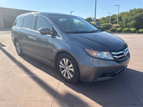 Used 2017 Honda Odyssey SE image 3