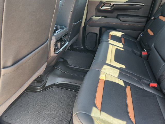 Used 2024 GMC Sierra 1500 AT4 w/ Technology Package AWD/4WD image 30
