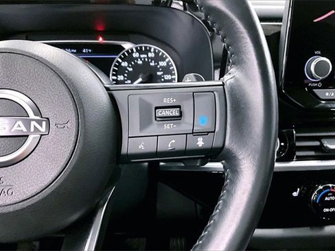 Used 2024 Nissan Pathfinder SV image 24