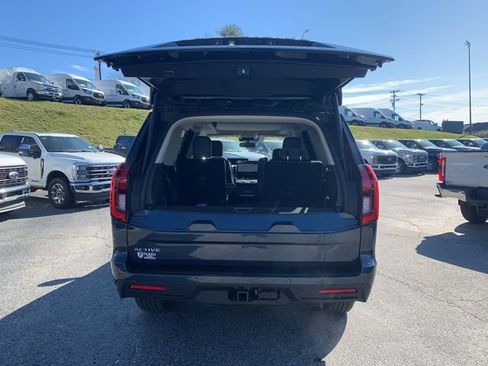 New 2025 Ford Expedition Active image 8