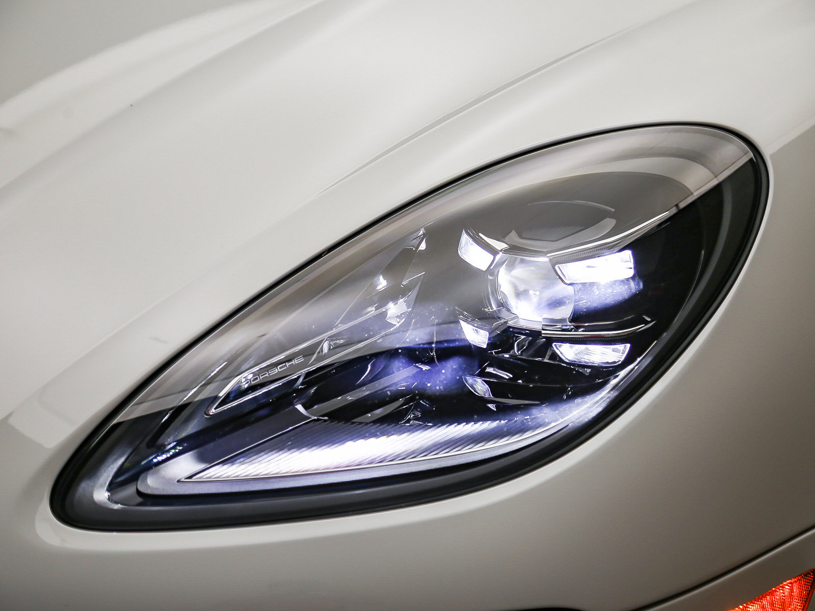 Certified 2026 Porsche Macan AWD/4WD image 11