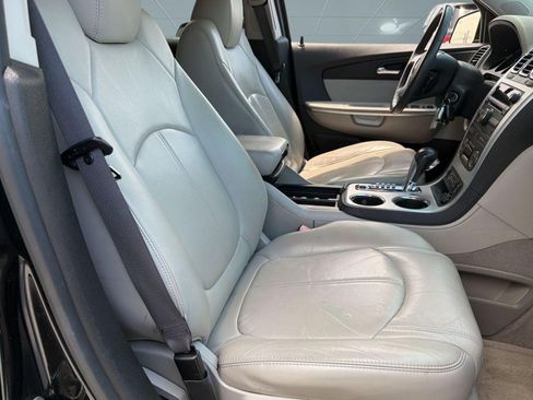 Used 2009 GMC Acadia SLT w/ Visibility Package FWD image 18