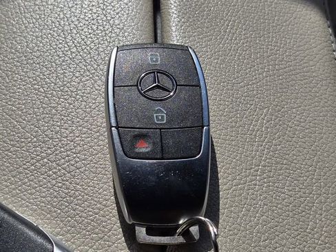 Used 2022 Mercedes-Benz GLB 250 image 21