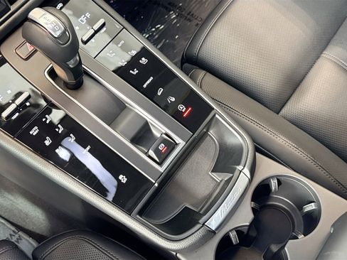 Used 2025 Porsche Macan image 19