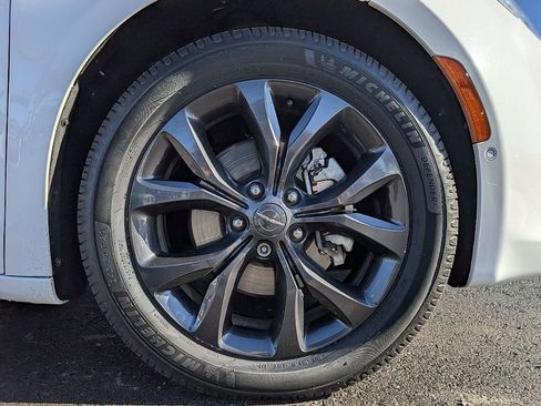 Used 2019 Chrysler Pacifica Touring-L Plus w/ Advanced Safetytec Group image 15