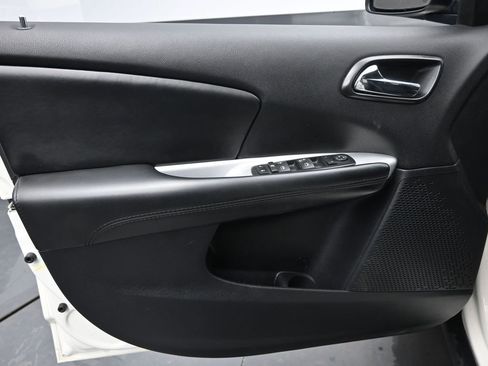 Used 2020 Dodge Journey SE FWD image 22