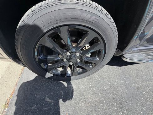 Used 2019 Jeep Grand Cherokee Altitude AWD/4WD image 2