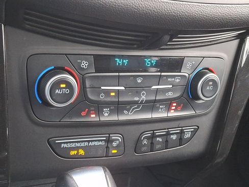 Used 2019 Ford Escape Titanium image 17