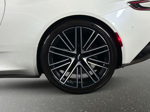 Used 2024 Aston Martin DB12 Coupe RWD image 14