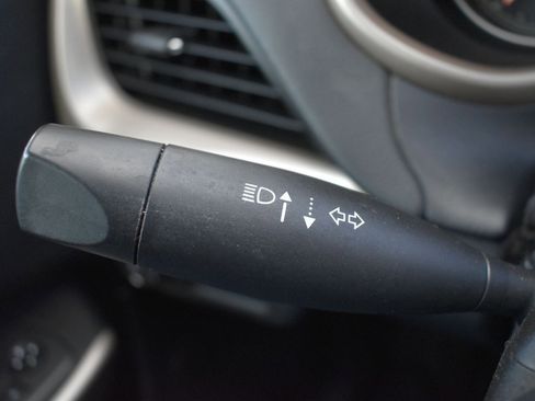 Used 2018 Jeep Cherokee Latitude w/ Altitude Package image 18