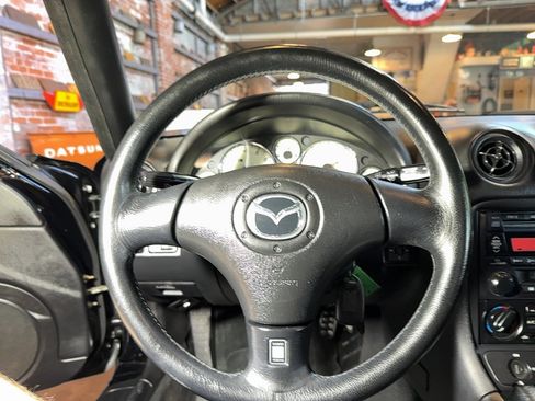 Used 2002 MAZDA MX-5 Miata image 39