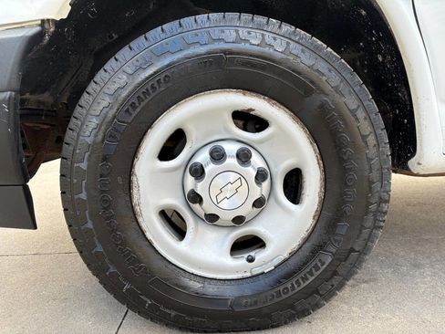 Used 2017 Chevrolet Express 2500 image 17