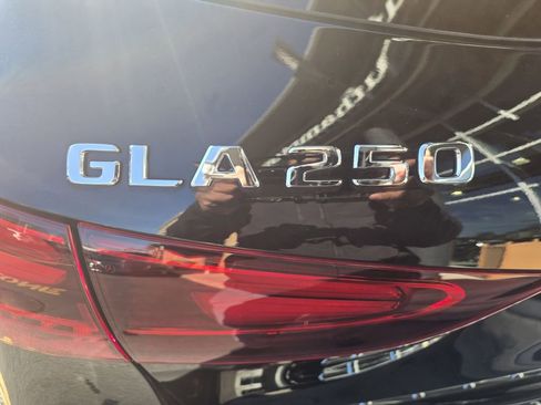 Certified 2025 Mercedes-Benz GLA 250 4MATIC image 40