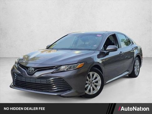 Used 2018 Toyota Camry LE FWD image 1