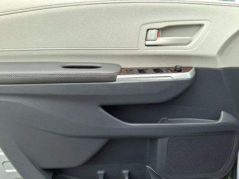 Used 2024 Toyota Sienna LE image 13