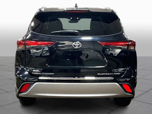 Used 2023 Toyota Highlander Platinum image 4