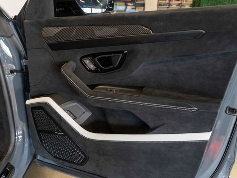 Used 2023 Lamborghini Urus Performante AWD/4WD image 17