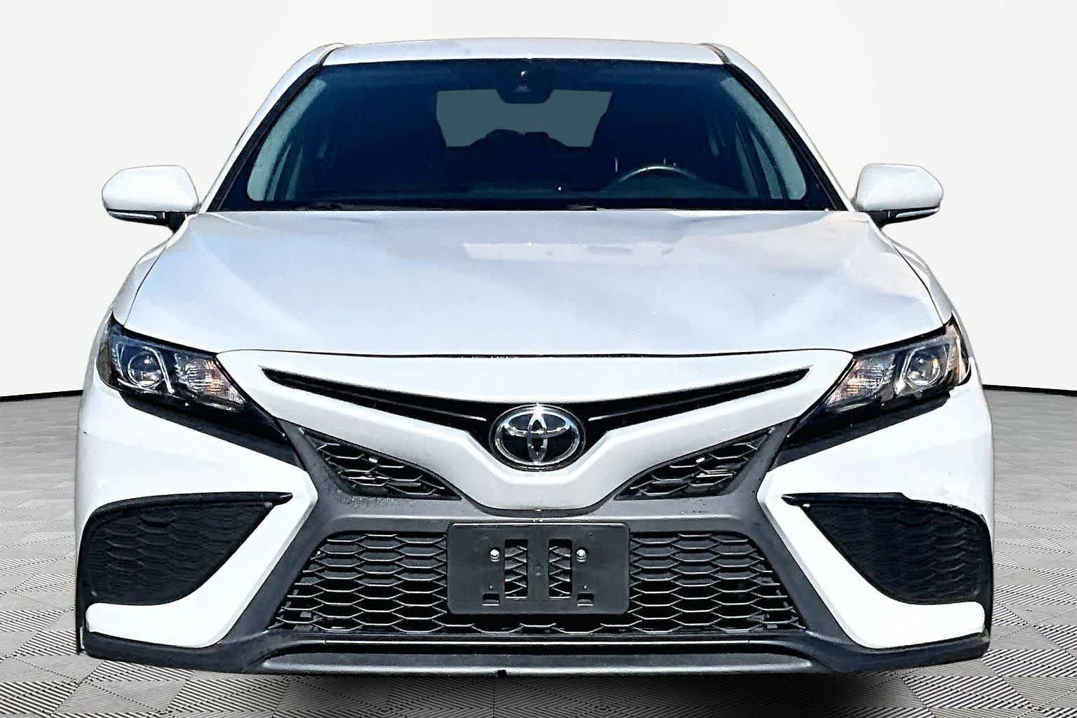 Used 2024 Toyota Camry SE w/ Blackout Package (TMS) FWD image 4