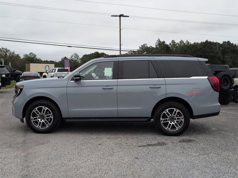 New 2025 Ford Expedition Active image 9