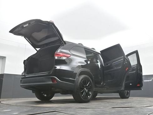 Used 2019 Toyota Highlander SE w/ Nightshade Edition FWD image 57