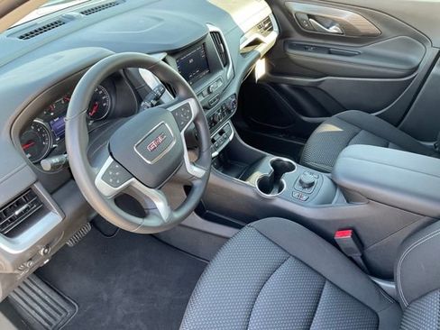 Used 2023 GMC Terrain SLE w/ Driver Convenience Package FWD image 6