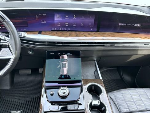 Used 2025 Cadillac Escalade Sport Platinum image 18