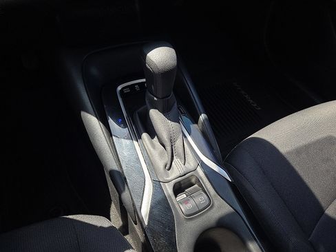 Used 2020 Toyota Corolla LE FWD image 30