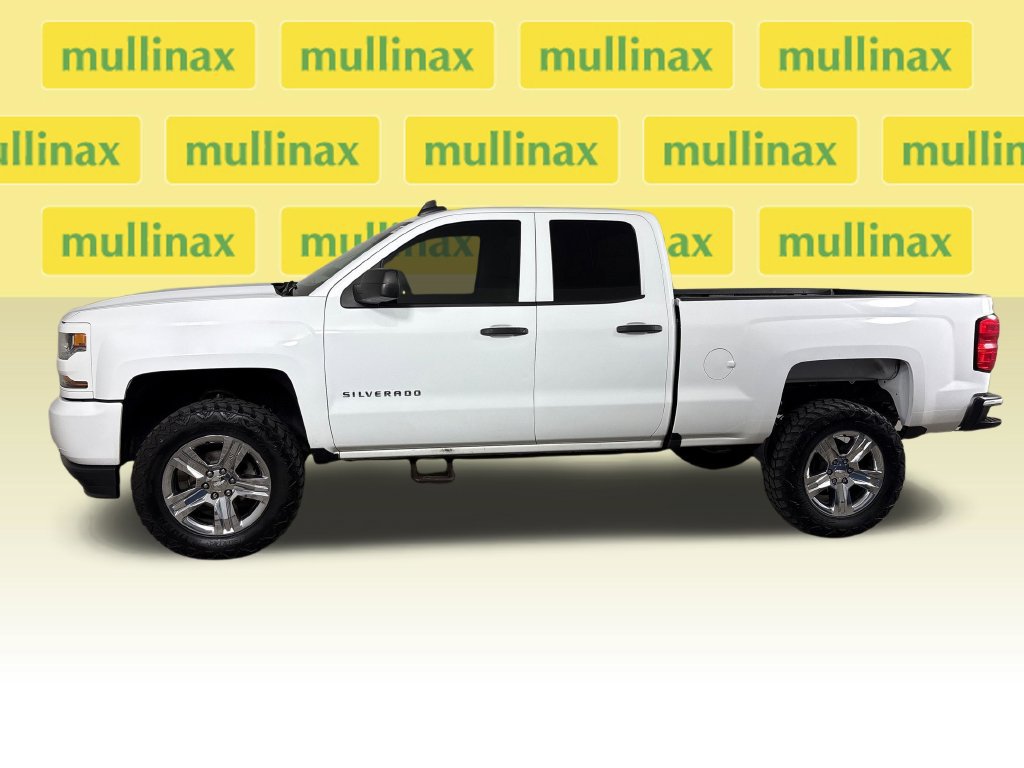 Used 2018 Chevrolet Silverado 1500 Custom w/ Custom Convenience Package RWD image 12