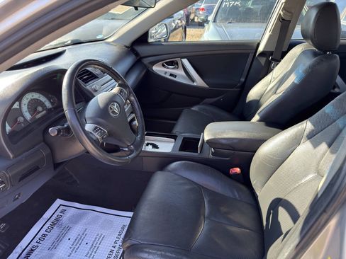 Used 2011 Toyota Camry SE w/ SE Extra-Value Pkg #1 FWD image 10