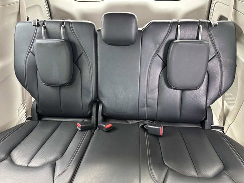 Used 2022 Chrysler Pacifica Touring-L FWD image 13
