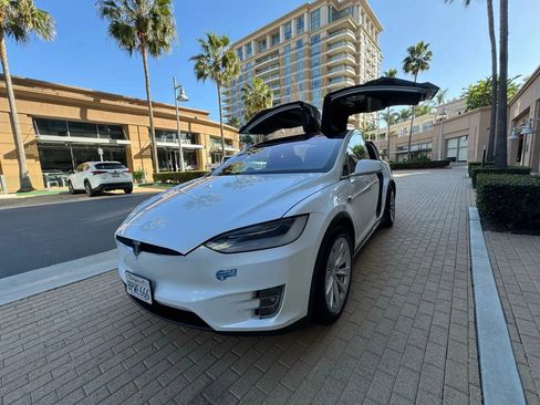 Used 2020 Tesla Model X Long Range AWD/4WD image 9
