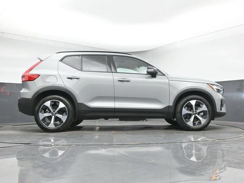 Used 2026 Volvo XC40 B5 Plus AWD/4WD image 42