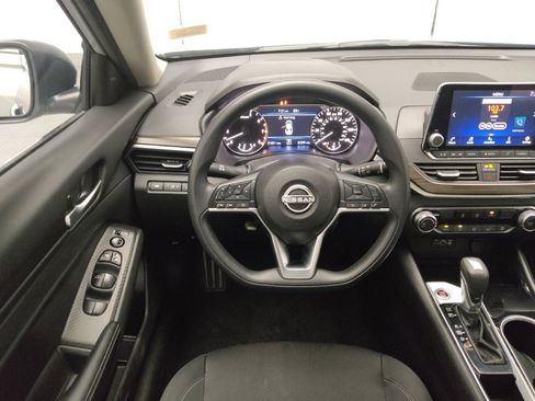 Used 2024 Nissan Altima 2.5 SV FWD image 22