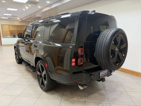 Used 2025 Land Rover Defender 130 V8 image 3