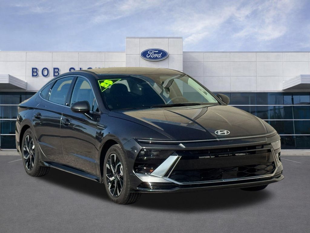 Used 2025 Hyundai Sonata SEL FWD image 2