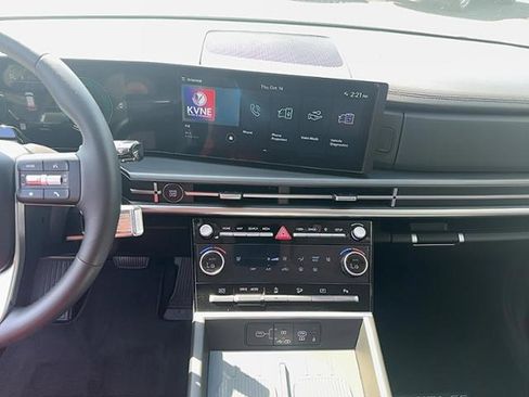 Used 2025 Hyundai Santa Fe SEL image 17