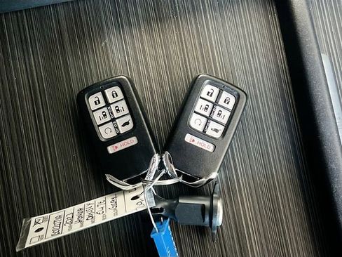 Used 2023 Honda Odyssey Elite image 32