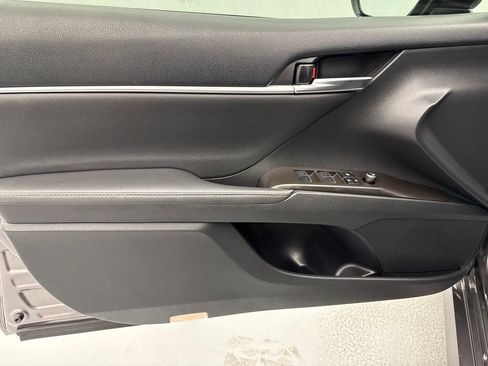 Used 2022 Toyota Camry XLE FWD image 18