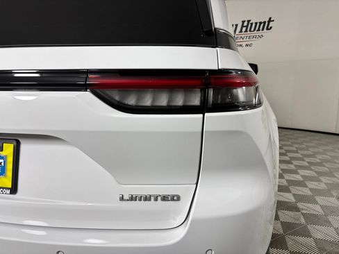 Used 2024 Jeep Grand Cherokee Limited RWD image 35