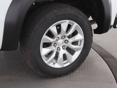 Used 2019 Chevrolet Silverado 1500 Custom w/ Custom Value Package AWD/4WD image 14