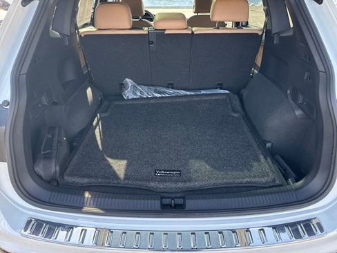 Certified 2024 Volkswagen Tiguan SE w/ Panoramic Sunroof Package image 31