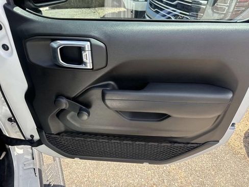 Used 2024 Jeep Gladiator Sport image 17